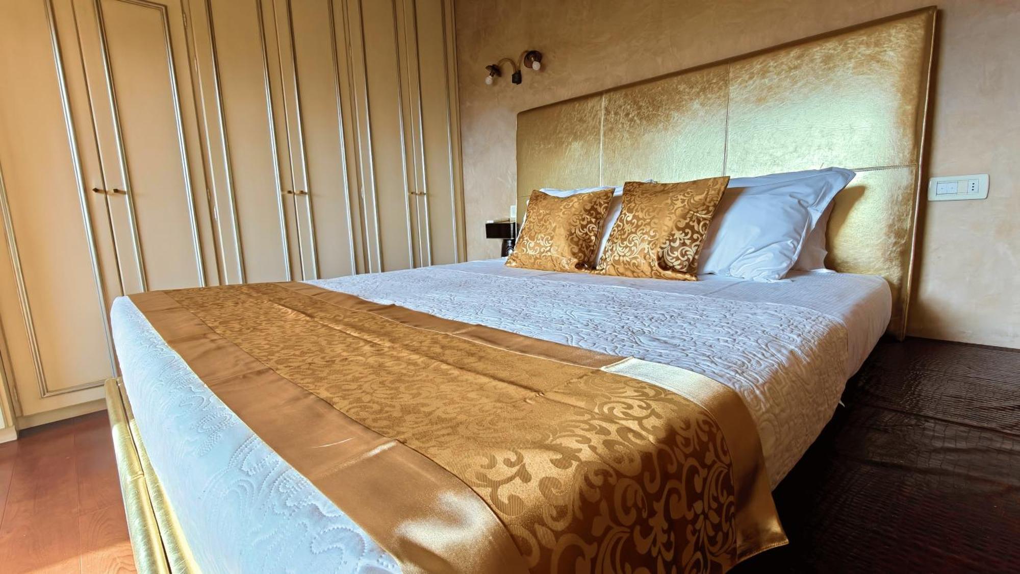 Opera Luxury Apartment Verona Bagian luar foto