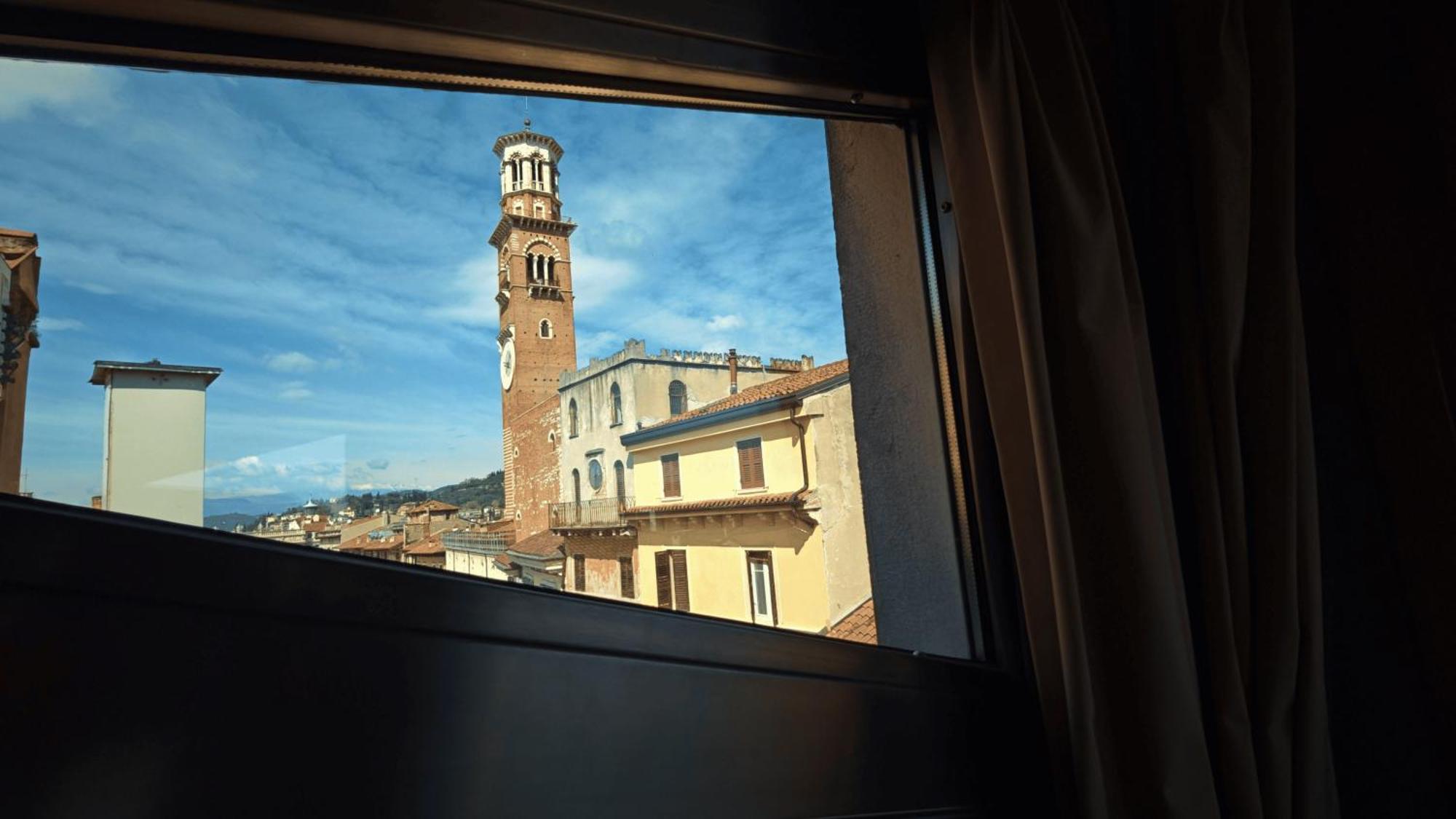 Opera Luxury Apartment Verona Bagian luar foto